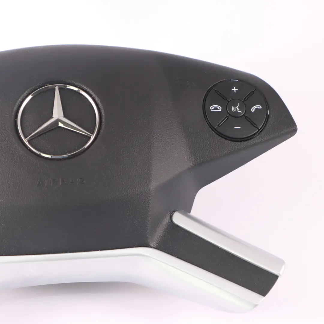 Modulo aria volante lato guida nero per Mercedes ML W164 W251 con numero di parte A0008605202 Mercedes ML W164 W251 Modulo aria volante lato guida nero - SKU A0008605202 - Numero di parte A0008605202