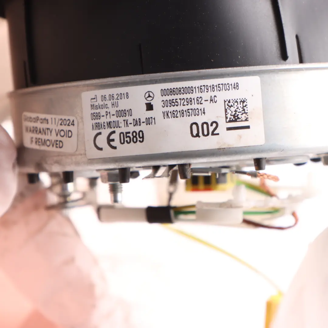 Steering Wheel Air Module Control Unit DAMAGED to Mercedes W205 AMG with Part number A0008605904 Mercedes W205 AMG Steering Wheel Air Module Control Unit DAMAGED - SKU A0008605904-1 - Part number A0008605904