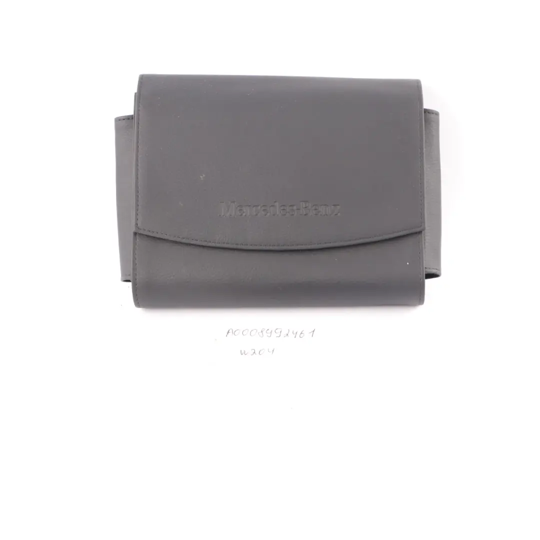 Segregator Teczka Etui Na Dokumenty do Mercedes W169 W203 W204 W210 W245 W639 o numerze A0008992461 Mercedes W169 W203 W204 W210 W245 W639 Segregator Teczka Etui Na Dokumenty - SKU A0008992461 - Numer Części A0008992461