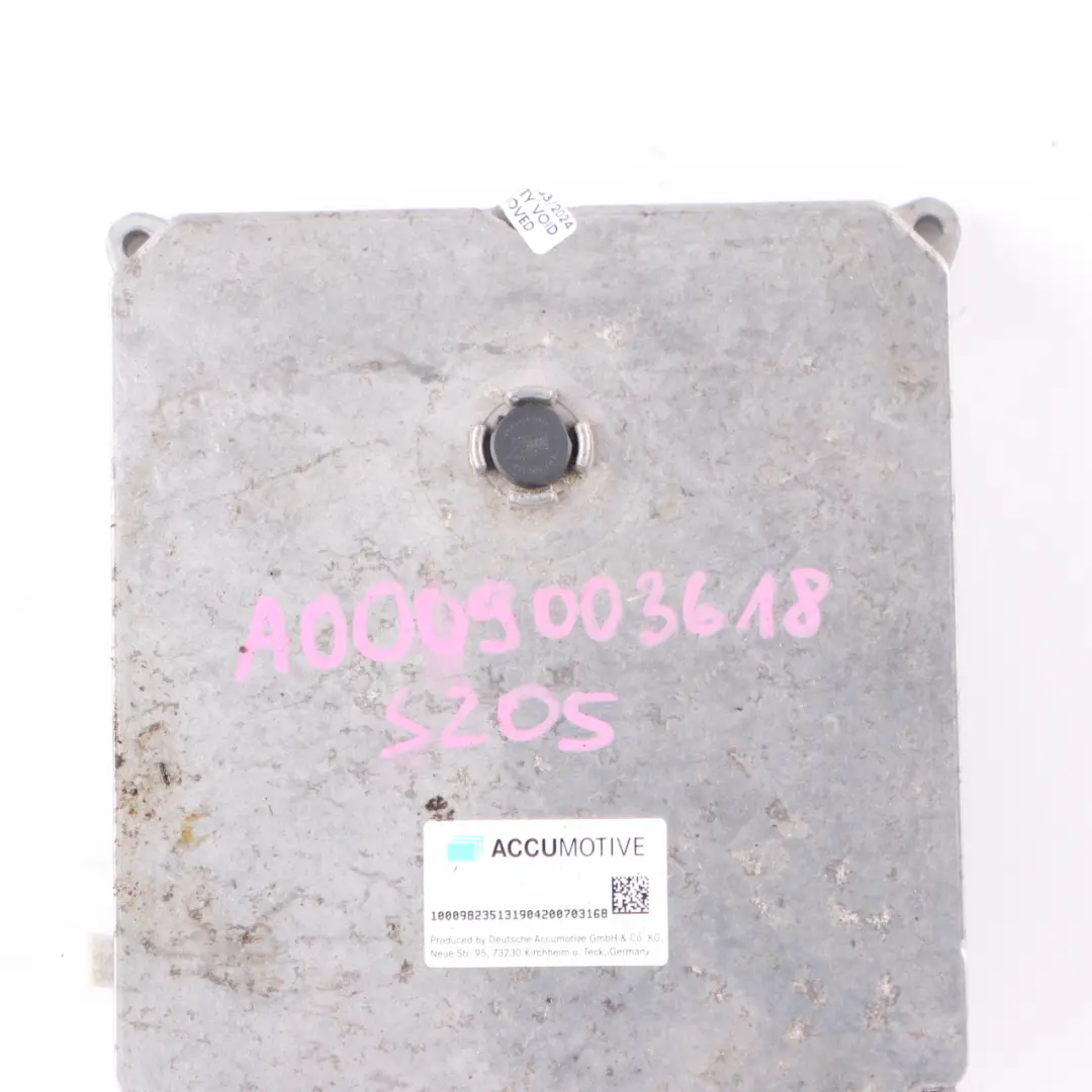 Control Module DC Converter Voltage Regulator to Mercedes S205 Battery with Part number A0009003618 Mercedes S205 Battery Control Module DC Converter Voltage Regulator - SKU A0009003618 - Part number A0009003618