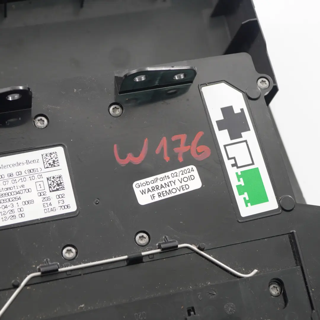 Luce tetto Mercedes W176 W246 Lampada lettura anteriore interno per con numero di parte A0009006803 Luce tetto Mercedes W176 W246 Lampada lettura anteriore interno - SKU A0009006803 - Numero di parte A0009006803