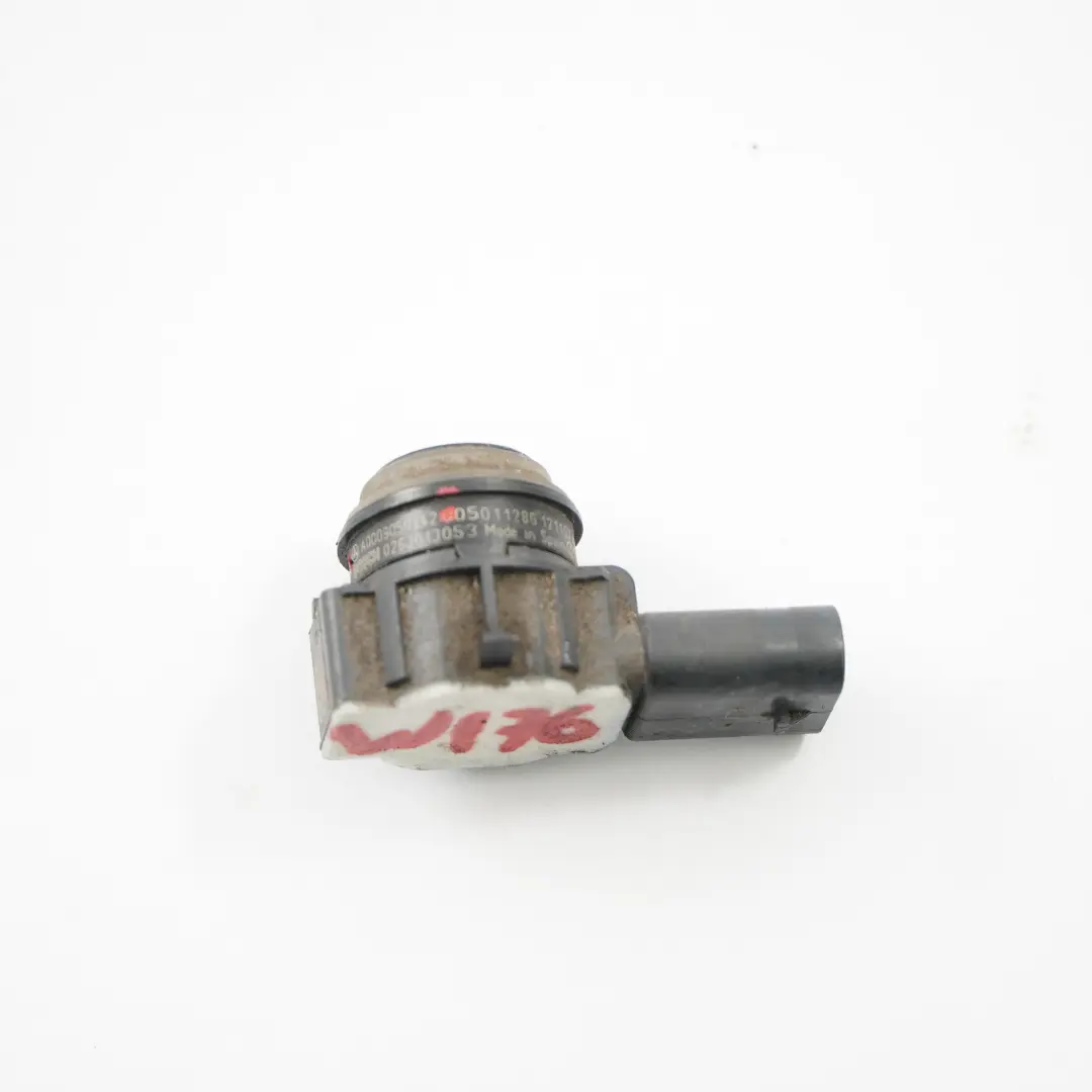 Pare-chocs avant Capteur de stationnement PDC Noir pour Mercedes W176 à propos du numéro de pièce A0009050242 Mercedes W176 Pare-chocs avant Capteur de stationnement PDC Noir - SKU A0009050242-BLK - Numéro de pièce A0009050242