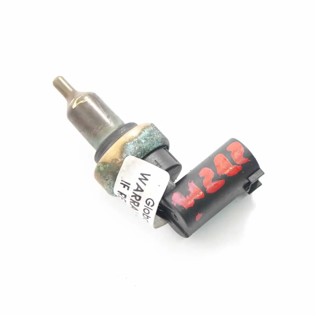 Capteur température Mercedes W203 W204 W212 W221 eau refroidissement pour à propos du numéro de pièce A0009050600 Capteur température Mercedes W203 W204 W212 W221 eau refroidissement - SKU A0009050600 - Numéro de pièce A0009050600