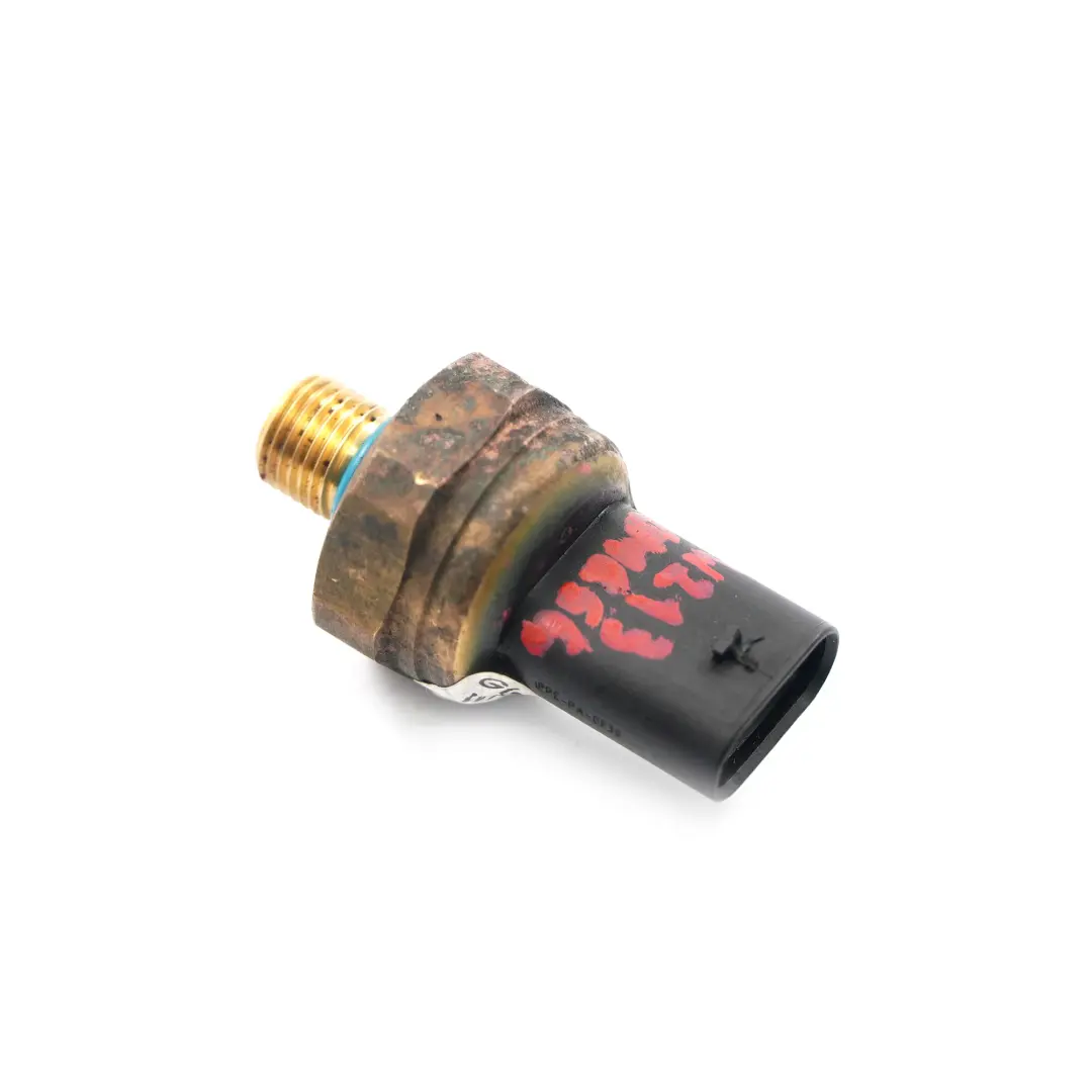 OM654 Sensore pressione carburante motore diesel per Mercedes W213 con numero di parte A0009050603 Mercedes W213 OM654 Sensore pressione carburante motore diesel - SKU A0009050603 - Numero di parte A0009050603