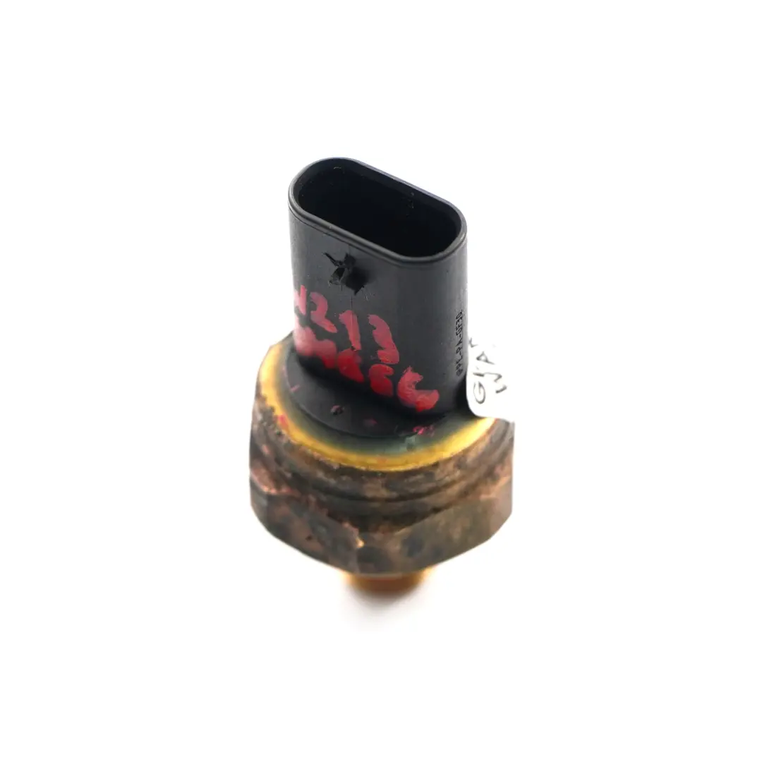 OM654 Diesel motor Kraftstoff druck sensor für Mercedes W213 mit Teilenummer A0009050603 Mercedes W213 OM654 Diesel motor Kraftstoff druck sensor - SKU A0009050603 - Teilenummer A0009050603