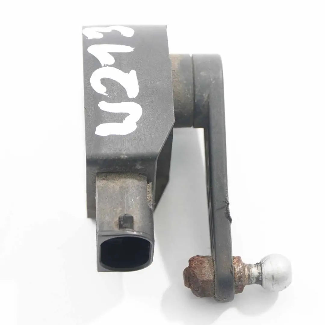 Capteur de niveau de hauteur des phares pour Mercedes W213 W205 à propos du numéro de pièce A0009053704 Mercedes W213 W205 Capteur de niveau de hauteur des phares - SKU A0009053704 - Numéro de pièce A0009053704