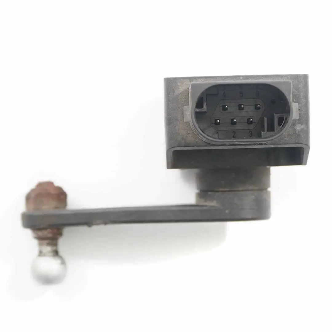 Czujnik Poziomowania Świateł do Mercedes W213 W205 o numerze A0009053704 Mercedes W213 W205 Czujnik Poziomowania Świateł - SKU A0009053704 - Numer Części A0009053704