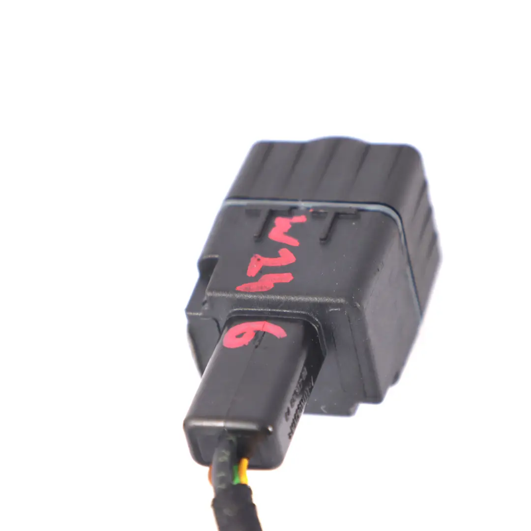 Caméra de recul Mercedes W246 Caméra de recul Couvercle de coffre pour à propos du numéro de pièce A0009054703 Caméra de recul Mercedes W246 Caméra de recul Couvercle de coffre - SKU A0009054703 - Numéro de pièce A0009054703