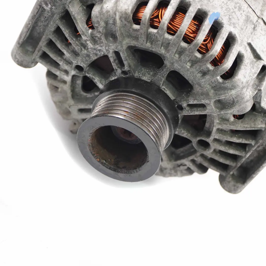 W207 OM651 Diesel Alternator 150A do Mercedes W204 o numerze A0009060401 Mercedes W204 W207 OM651 Diesel Alternator 150A - SKU A0009060401 - Numer Części A0009060401