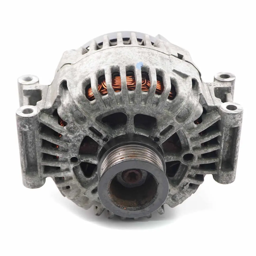 W207 OM651 Diesel Alternator 150A do Mercedes W204 o numerze A0009060401 Mercedes W204 W207 OM651 Diesel Alternator 150A - SKU A0009060401 - Numer Części A0009060401