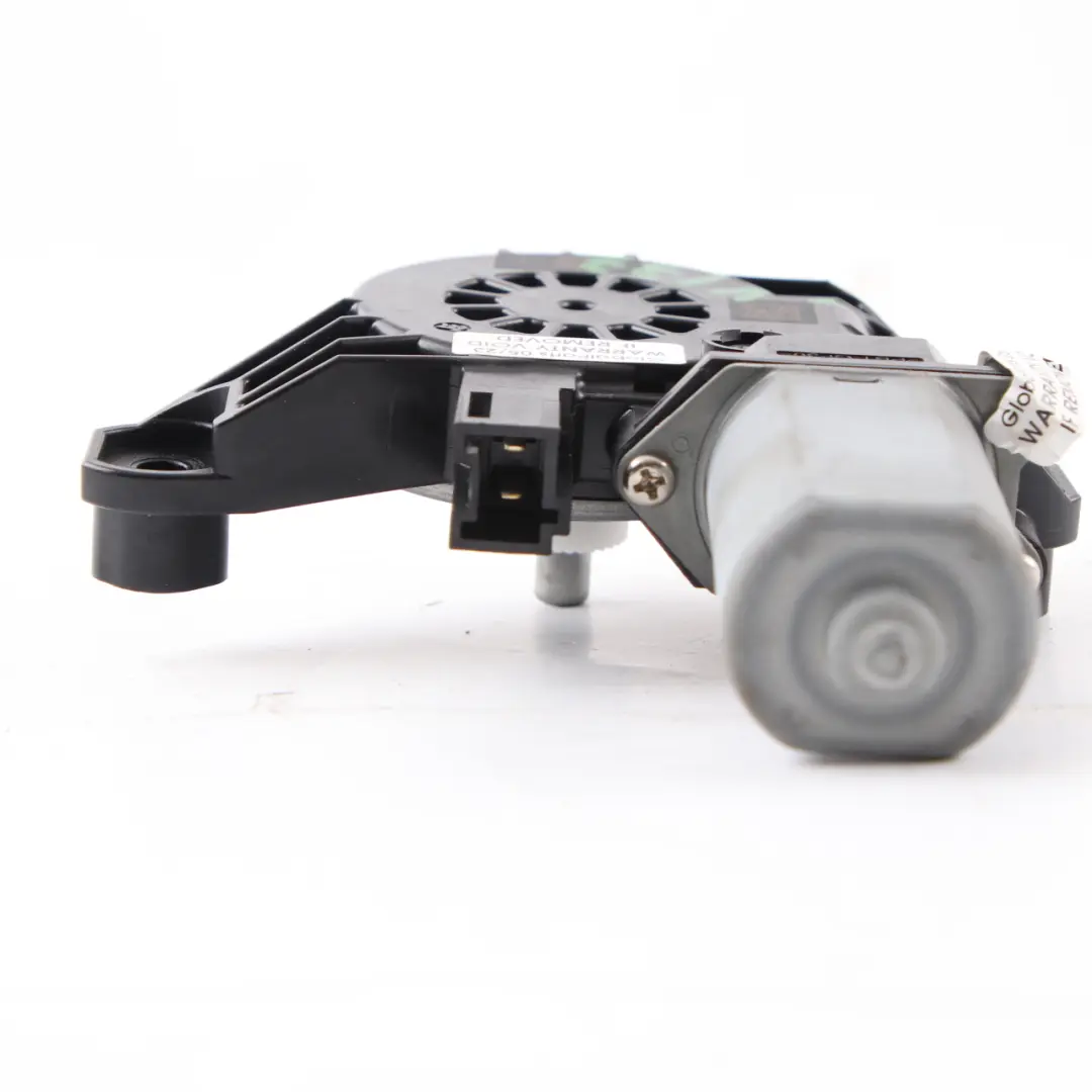 Elevador Mercedes W177 W247 Trasero Derecho Puerta Ventana Accionamiento para Motor con número de pieza A0009060908 Motor Elevador Mercedes W177 W247 Trasero Derecho Puerta Ventana Accionamiento - SKU A0009060908 - Número de pieza A0009060908