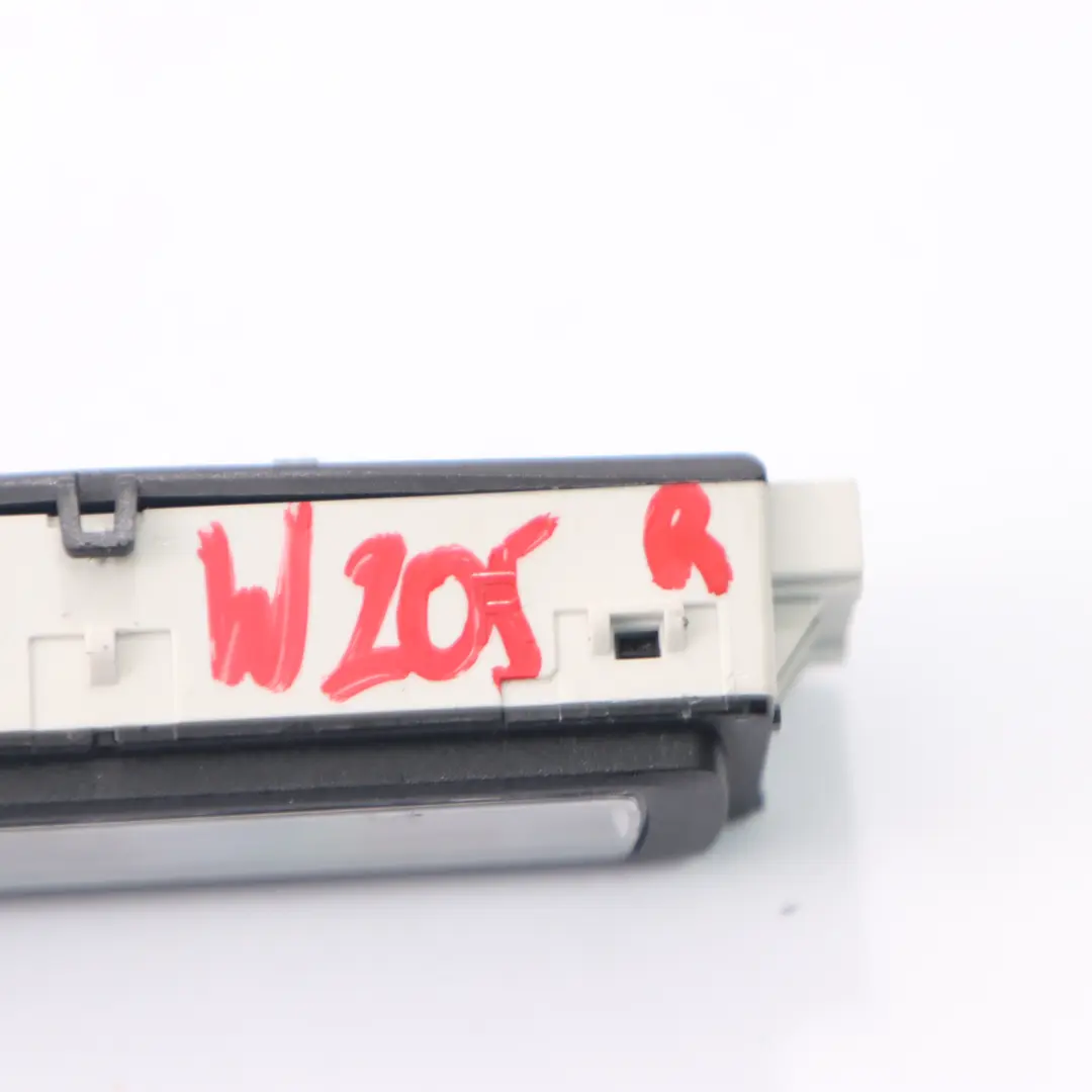 Luce cabina Mercedes W205 Lampada interna posteriore destra nero per con numero di parte A0009061035 Luce cabina Mercedes W205 Lampada interna posteriore destra nero - SKU A0009061035 - Numero di parte A0009061035