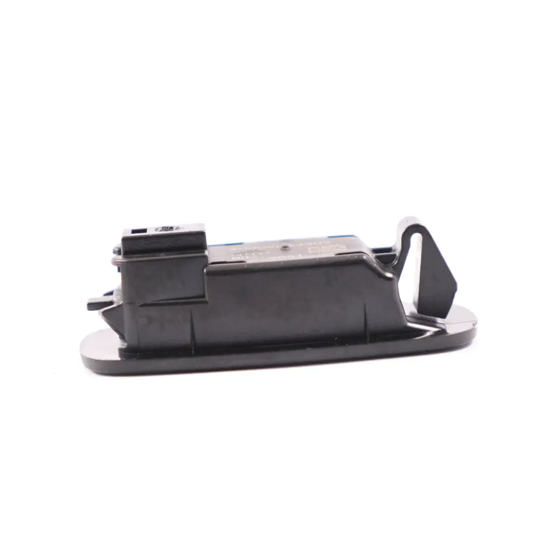Mercedes-Benz R172 Lampada interna vano piedi anteriore per con numero di parte a0009063305 Mercedes-Benz R172 Lampada interna vano piedi anteriore - SKU a0009063305 - Numero di parte a0009063305