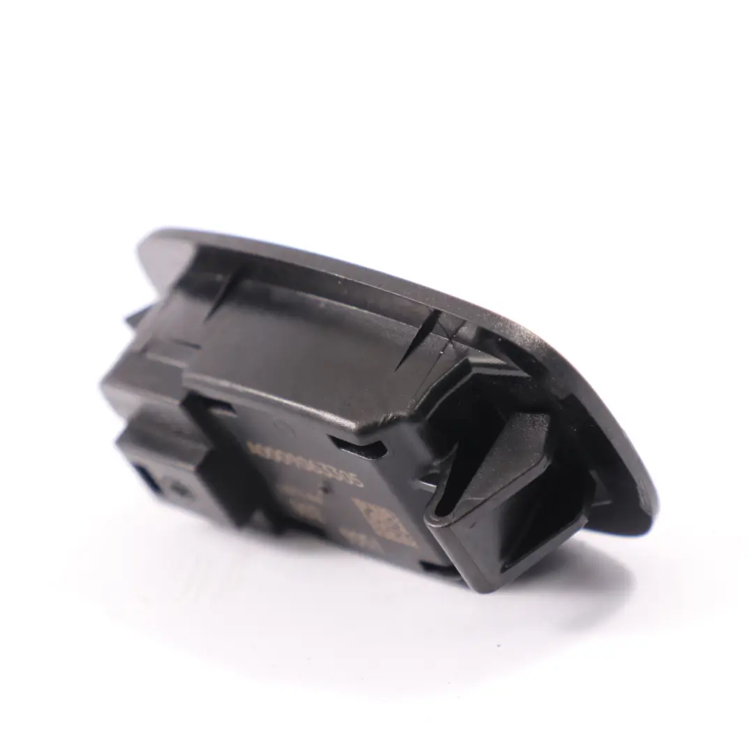 Mercedes-Benz R172 Lampada interna vano piedi anteriore per con numero di parte a0009063305 Mercedes-Benz R172 Lampada interna vano piedi anteriore - SKU a0009063305 - Numero di parte a0009063305