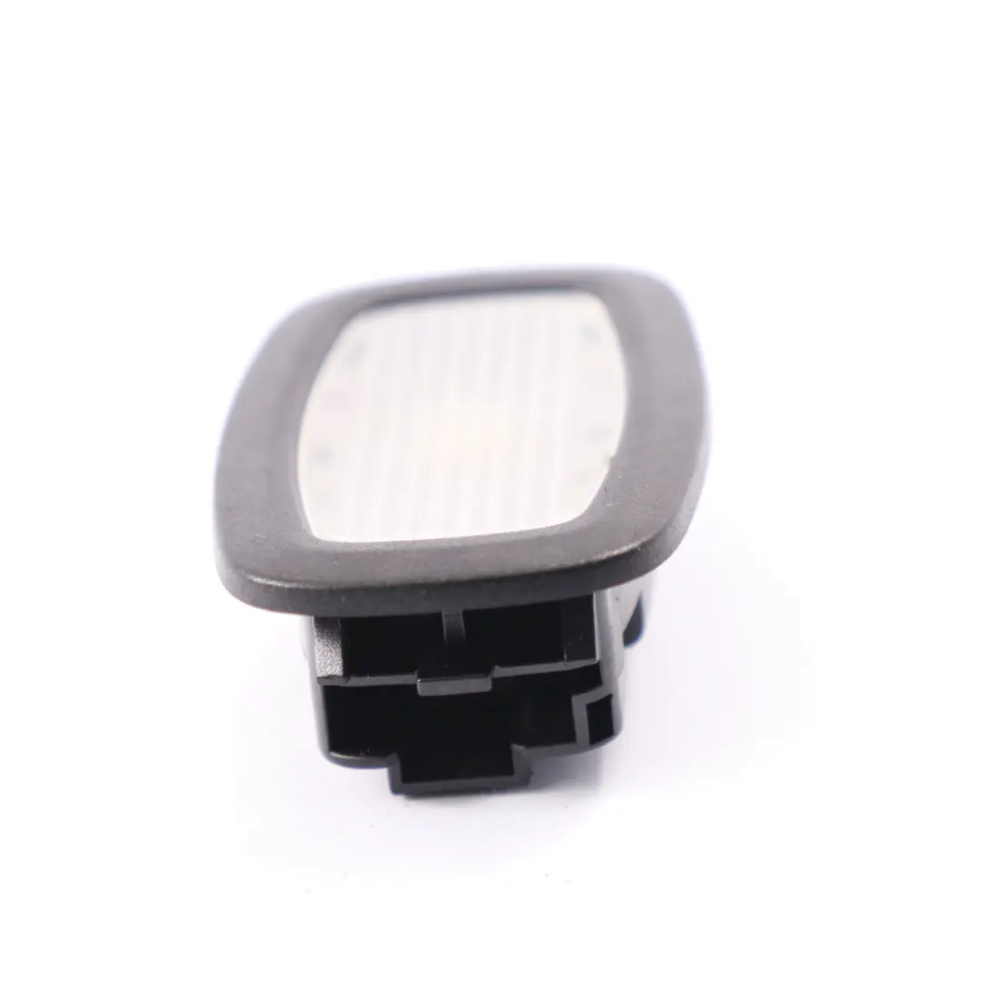 Mercedes-Benz R172 Lampada interna vano piedi anteriore per con numero di parte a0009063305 Mercedes-Benz R172 Lampada interna vano piedi anteriore - SKU a0009063305 - Numero di parte a0009063305