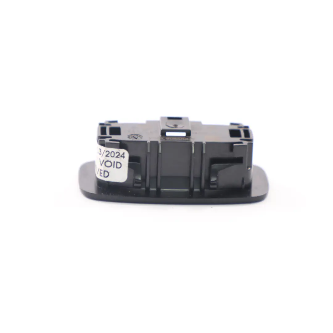 Mercedes W205 Lampka Podsufitki Przednia Lewa Prawa - SKU A0009063604 - Numer Części A0009063604