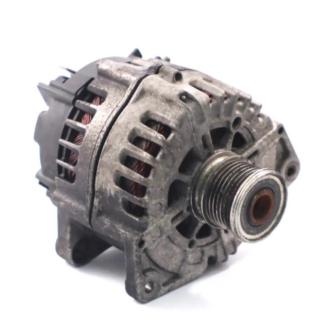 Alternateur 14V/200A Valeo Moteur Diesel M626 pour Mercedes W205 à propos du numéro de pièce A0009063701 Mercedes W205 Alternateur 14V/200A Valeo Moteur Diesel M626 - SKU A0009063701 - Numéro de pièce A0009063701