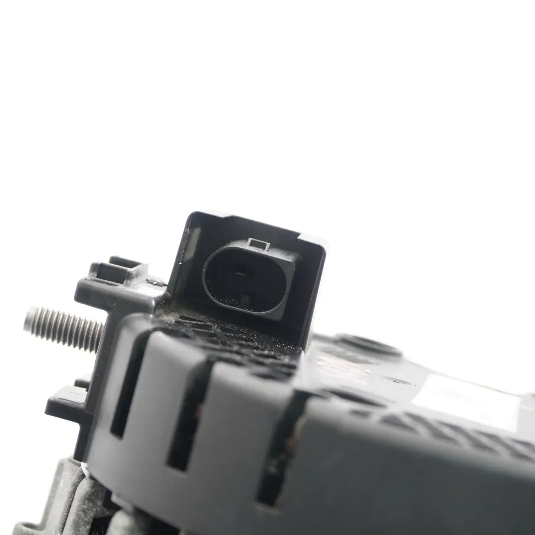 Alternator do Mercedes W205 W213 Diesel o numerze A0009063903 Mercedes W205 W213 Diesel Alternator - SKU A0009063903 - Numer Części A0009063903