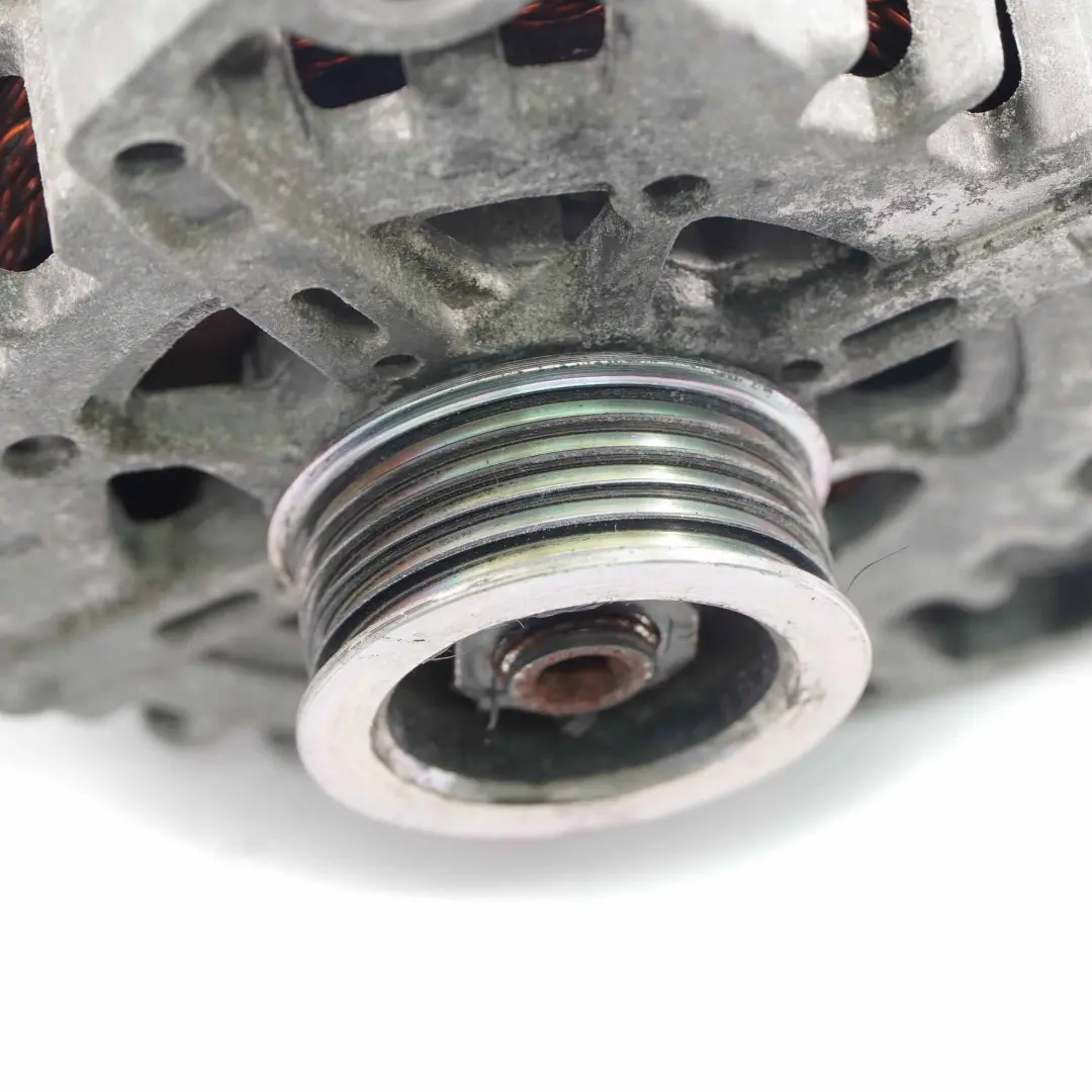 Alternador Generador Mercedes W205 W213 Motor Diesel Valeo 200A para con número de pieza A0009063903 Alternador Generador Mercedes W205 W213 Motor Diesel Valeo 200A - SKU A0009063903 - Número de pieza A0009063903