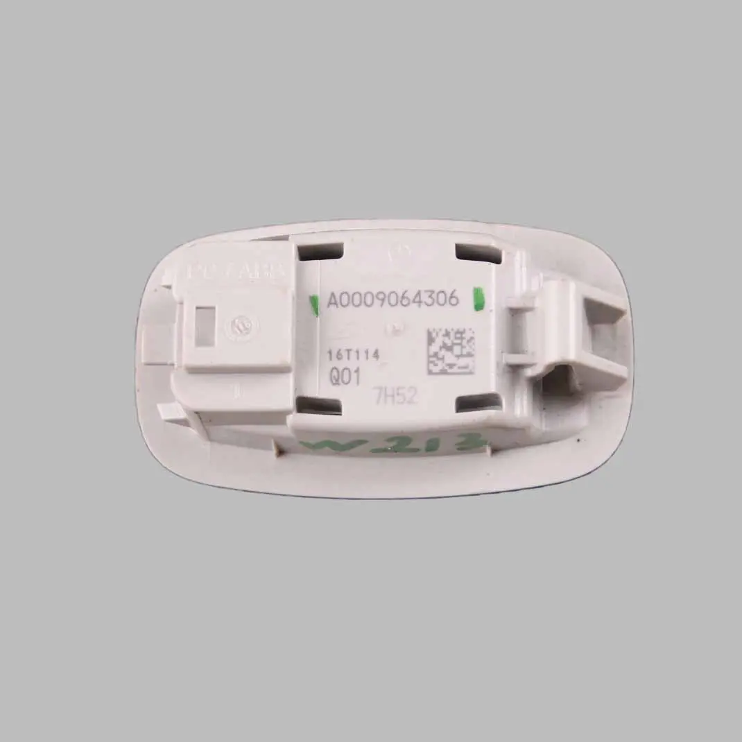 Luce tetto Mercedes W205 W213 Lampada interna padiglione anteriore per con numero di parte A0009064306 Luce tetto Mercedes W205 W213 Lampada interna padiglione anteriore - SKU A0009064306 - Numero di parte A0009064306
