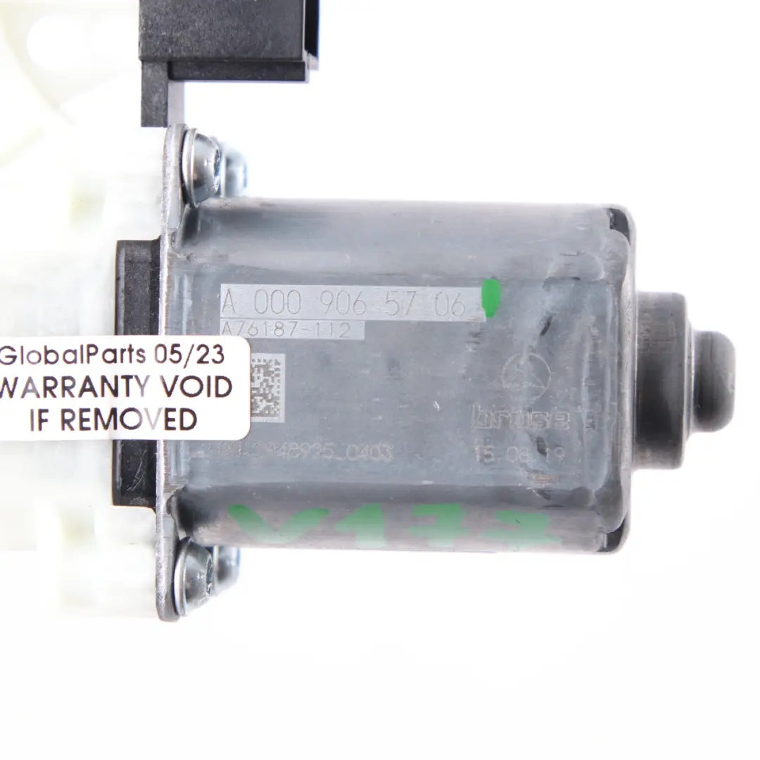 Motore Sollevatore Anteriore Destro Azionamento per Mercedes W177 W247 con numero di parte A0009065706 Mercedes W177 W247 Motore Sollevatore Anteriore Destro Azionamento - SKU A0009065706 - Numero di parte A0009065706