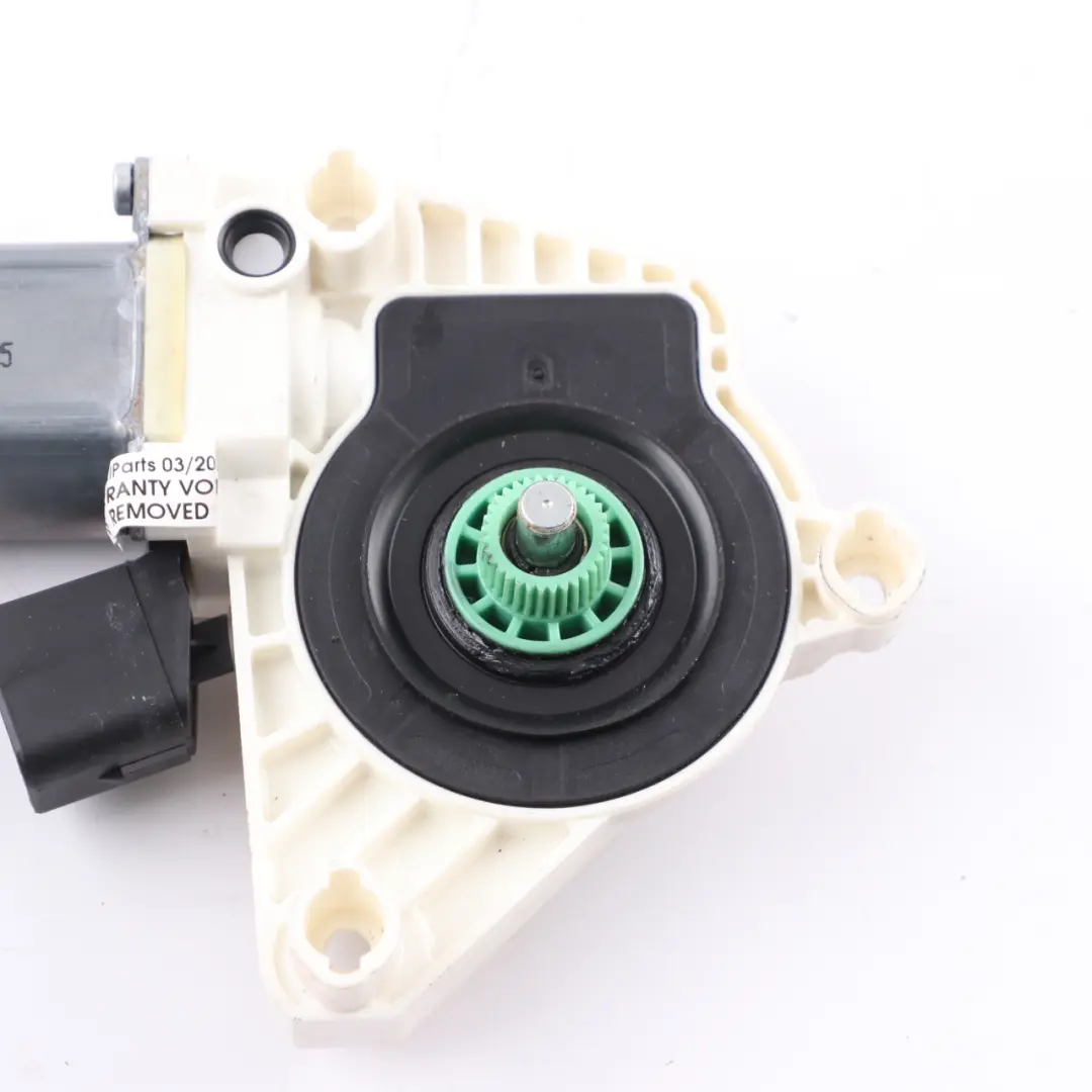 Silniczek Podnośnik Szyby Drzwi Prawy Przód A0009066206 do Mercedes C205 o numerze A0009066106 Mercedes C205 Silniczek Podnośnik Szyby Drzwi Prawy Przód A0009066206 - SKU A0009066106 - Numer Części A0009066106