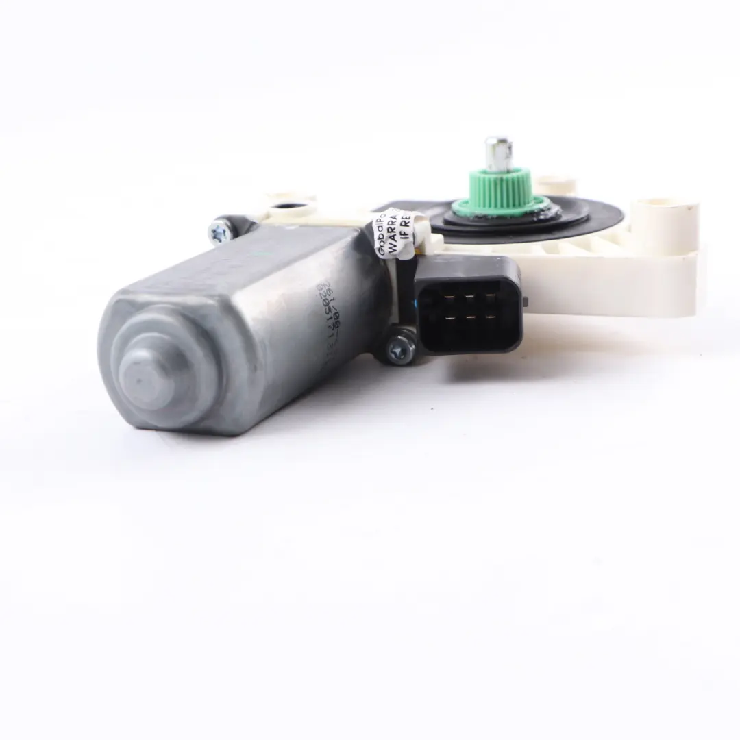 Moteur Mercedes C205 Portes avant gauche Lève-vitre Moteur engrenage pour à propos du numéro de pièce A0009066106 Moteur Mercedes C205 Portes avant gauche Lève-vitre Moteur engrenage - SKU A0009066106 - Numéro de pièce A0009066106