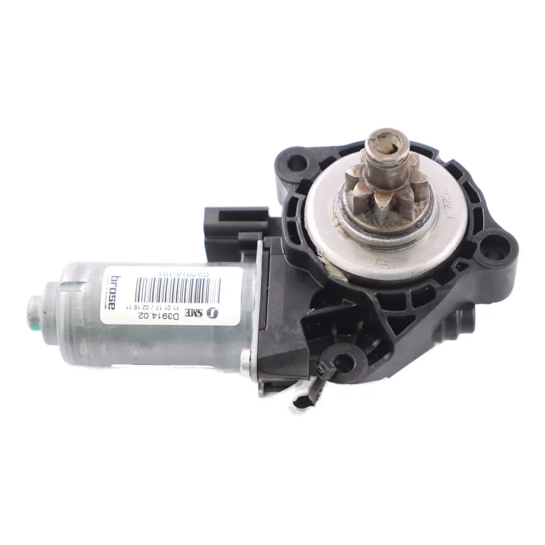 Mercedes W205 Seat Adjustment Motor Front Right O/S Height Regulator - SKU A0009102509 - Part number A0009102509