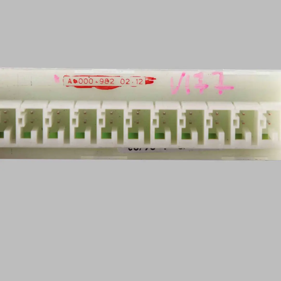 Mercedes W176 W212 W246 Convertisseur de tension Onduleur Distributeur puissance - SKU A0009820212 - Numéro de pièce A0009820212