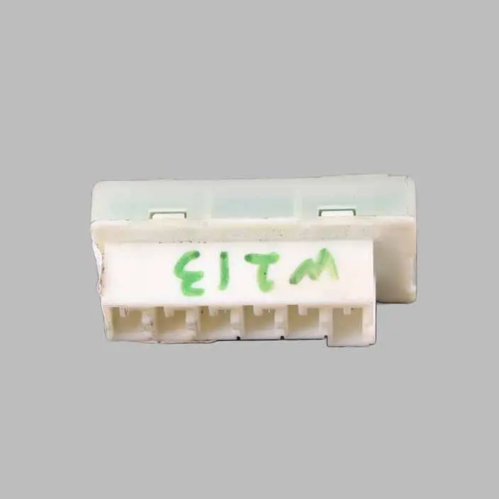 Fusible Distribuidor Potencia Convertidor Voltaje para Mercedes W176 W222 con número de pieza A0009820912 Mercedes W176 W222 Fusible Distribuidor Potencia Convertidor Voltaje - SKU A0009820912 - Número de pieza A0009820912