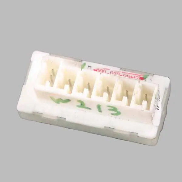 Mercedes W176 Convertitore Tensione Fusibile Distributore Potenza - SKU A0009820912 - Numero di parte A0009820912