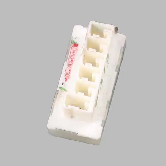 Convertitore Tensione Fusibile Distributore Potenza per Mercedes W176 con numero di parte A0009820912 Mercedes W176 Convertitore Tensione Fusibile Distributore Potenza - SKU A0009820912 - Numero di parte A0009820912