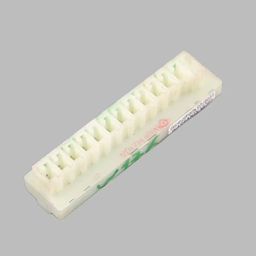 Spina CAN Potenziale Connettore Distributore per Mercedes W205 C207 W910 con numero di parte A0009821112 Mercedes W205 C207 W910 Spina CAN Potenziale Connettore Distributore - SKU A0009821112 - Numero di parte A0009821112