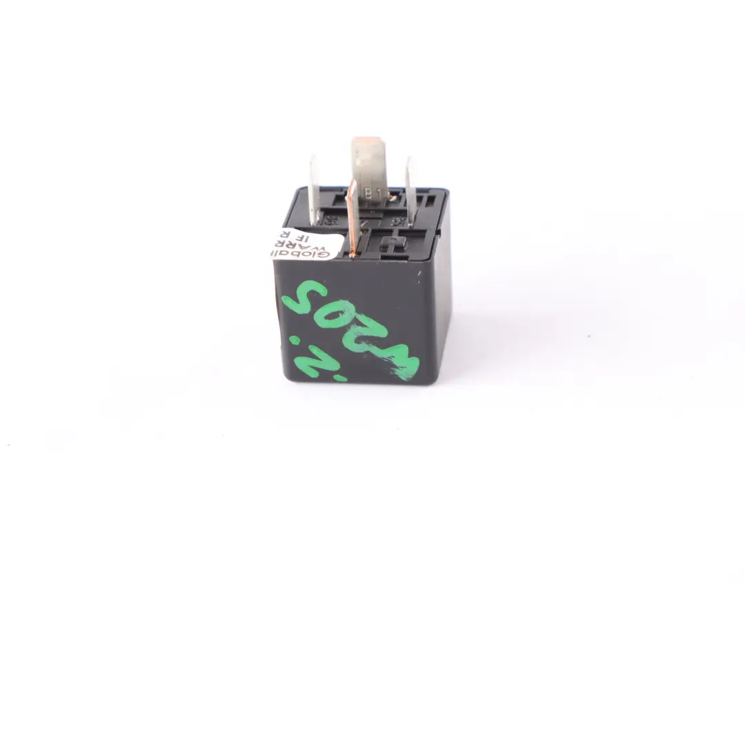 Fuse Relay Box Module Control to Mercedes W205 Estate with Part number A0009822723 Mercedes W205 Estate Fuse Relay Box Module Control - SKU A0009822723 - Part number A0009822723