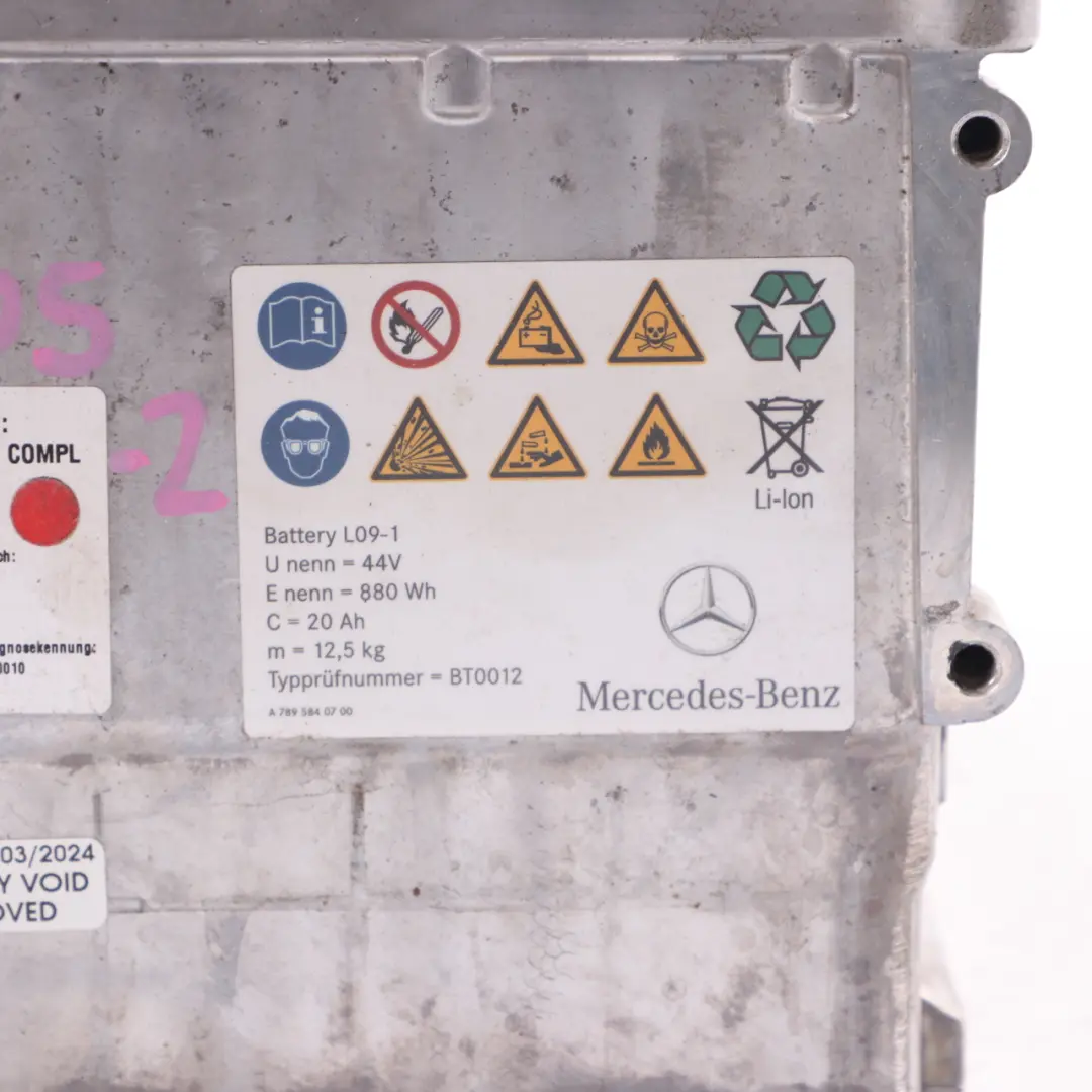 Mercedes W205 C238 Couvercle Batterie Hybride Lithium Support - SKU A0009823513-2 - Numéro de pièce A0009823513