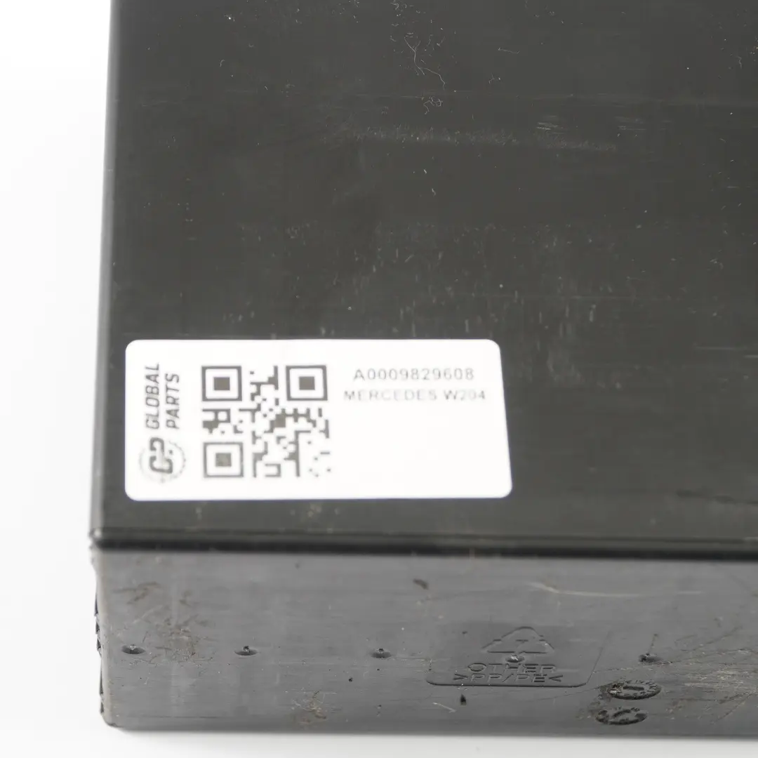 Batería adicional auxiliar del generador para Mercedes W204 W212 W222 con número de pieza A0009829608 Mercedes W204 W212 W222 Batería adicional auxiliar del generador - SKU A0009829608 - Número de pieza A0009829608