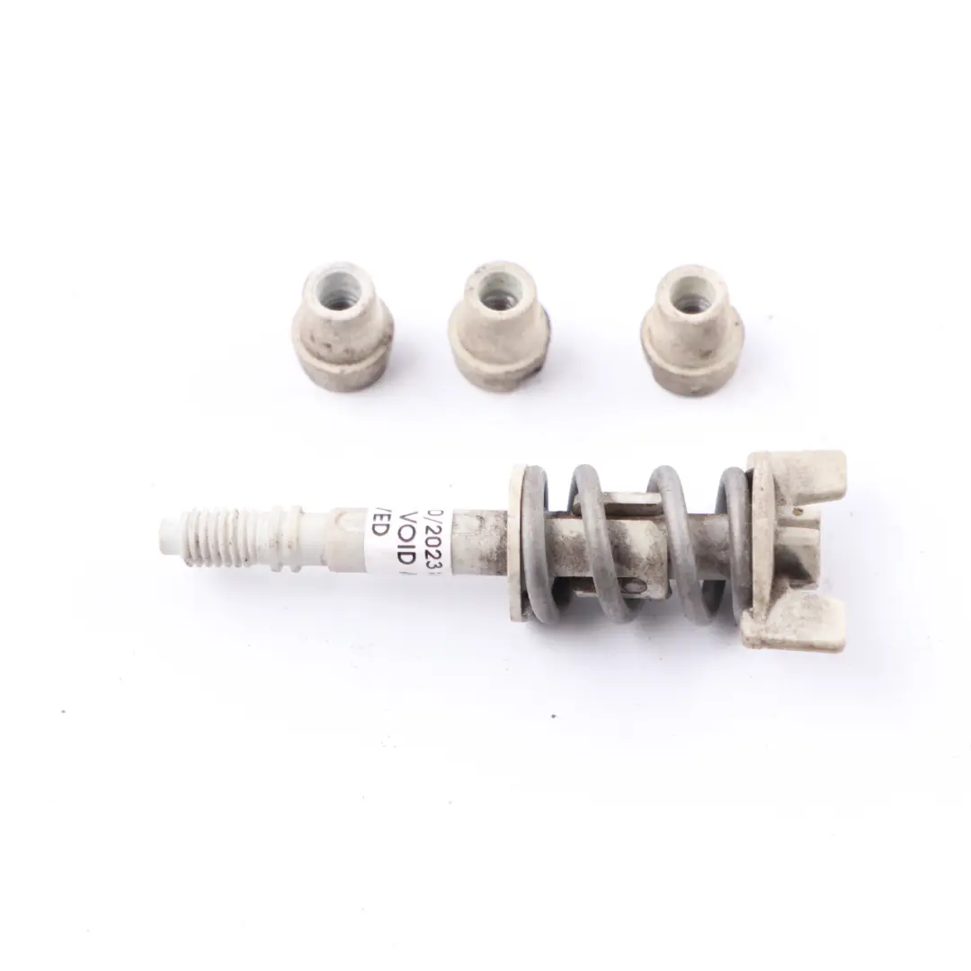 Mercedes W176 Uchwyt Zamka Lampy Tylnej Lewy Prawy - SKU A0009982095 - Numer Części A0009982095