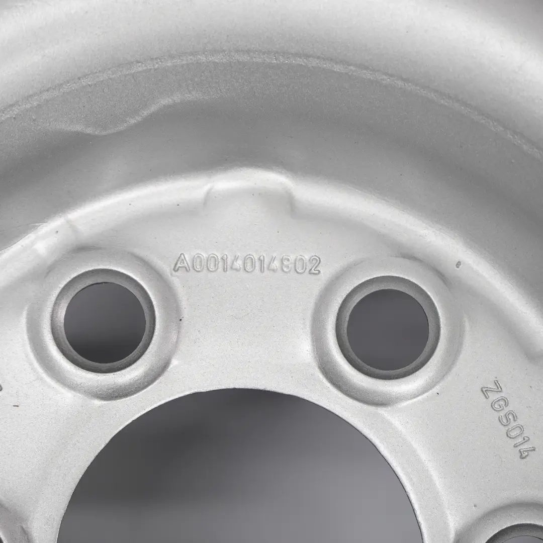 Silberne Stahlfelge Felge 16" 6,5J ET:62 für Mercedes Sprinter W906 mit Teilenummer A0014014802 Mercedes Sprinter W906 Silberne Stahlfelge Felge 16" 6,5J ET:62 - SKU A0014014802 - Teilenummer A0014014802