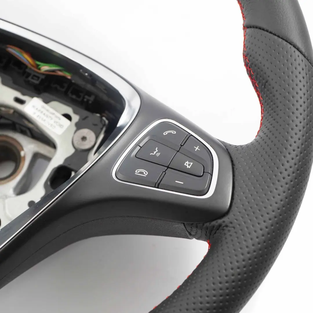 Volant Mercedes W176 C117 NOUVEAU Cuir Noir avec Fil Rouge pour à propos du numéro de pièce A0014609003 Volant Mercedes W176 C117 NOUVEAU Cuir Noir avec Fil Rouge - SKU A0014609003-1 - Numéro de pièce A0014609003