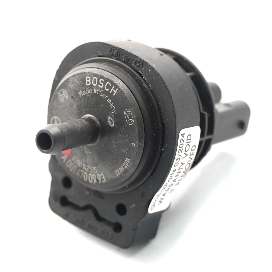 Valve Mercedes W177 Valve purge du système d'alimentation en essence pour à propos du numéro de pièce A0014700993 Valve Mercedes W177 Valve purge du système d'alimentation en essence - SKU A0014700993 - Numéro de pièce A0014700993