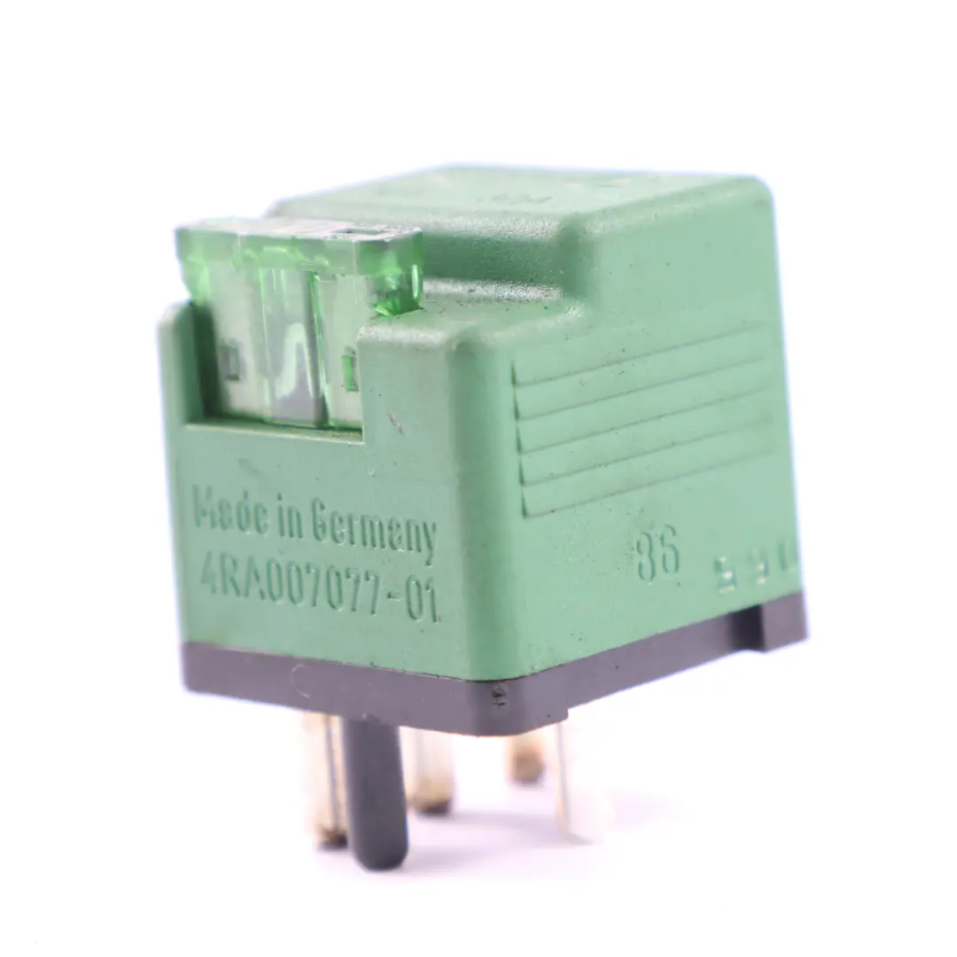 Relè Verde Unità di Controllo 12V 30A A0045450405 per Mercedes R129 W202 con numero di parte A0015429619 Mercedes R129 W202 Relè Verde Unità di Controllo 12V 30A A0045450405 - SKU A0015429619 - Numero di parte A0015429619