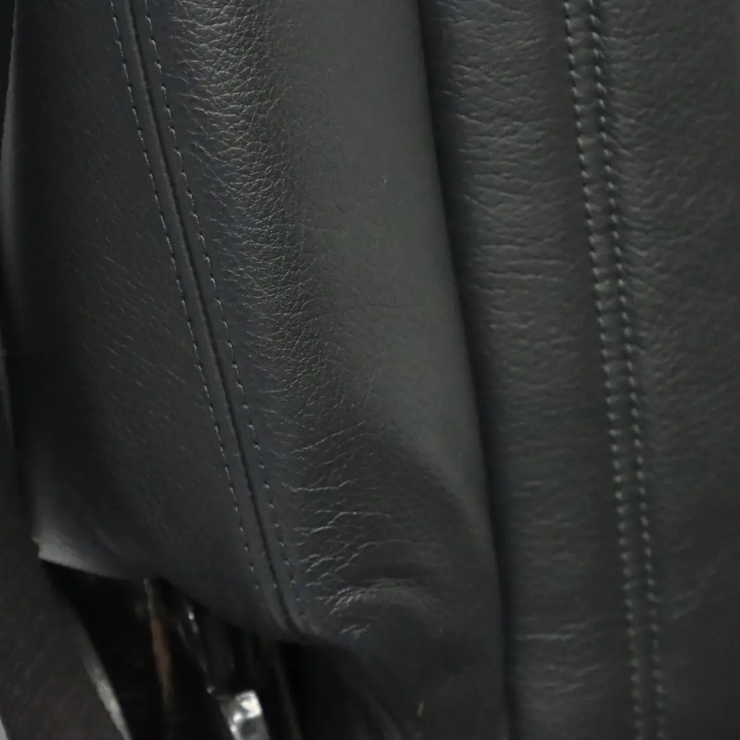 Tylne Siedzenia Trzyosobowa Kanapa Lewa Część Skóra Luxury do Mercedes W639 o numerze A0019502031 Mercedes W639 Tylne Siedzenia Trzyosobowa Kanapa Lewa Część Skóra Luxury - SKU A0019502031-1 - Numer Części A0019502031