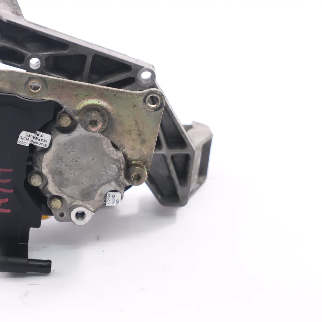 Mercedes W203 W208 M111 Petrol Power Steering Hydraulic Pump - SKU A0024668401-1 - Part number A0024668401