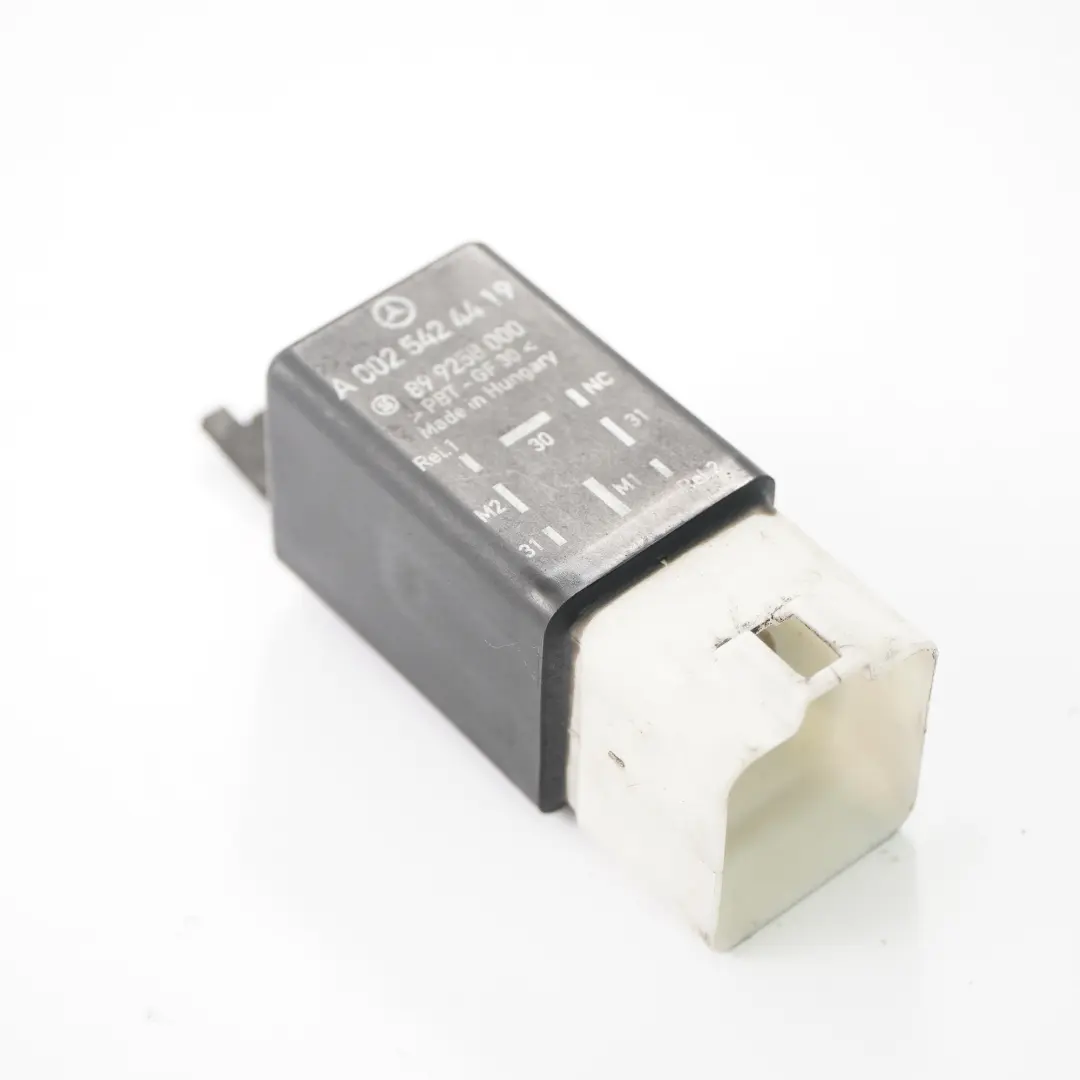 Kühlmittel Relais-Steuer modul für Mercedes Vito W639 mit Teilenummer A0025424419 Mercedes Vito W639 Kühlmittel Relais-Steuer modul - SKU A0025424419 - Teilenummer A0025424419