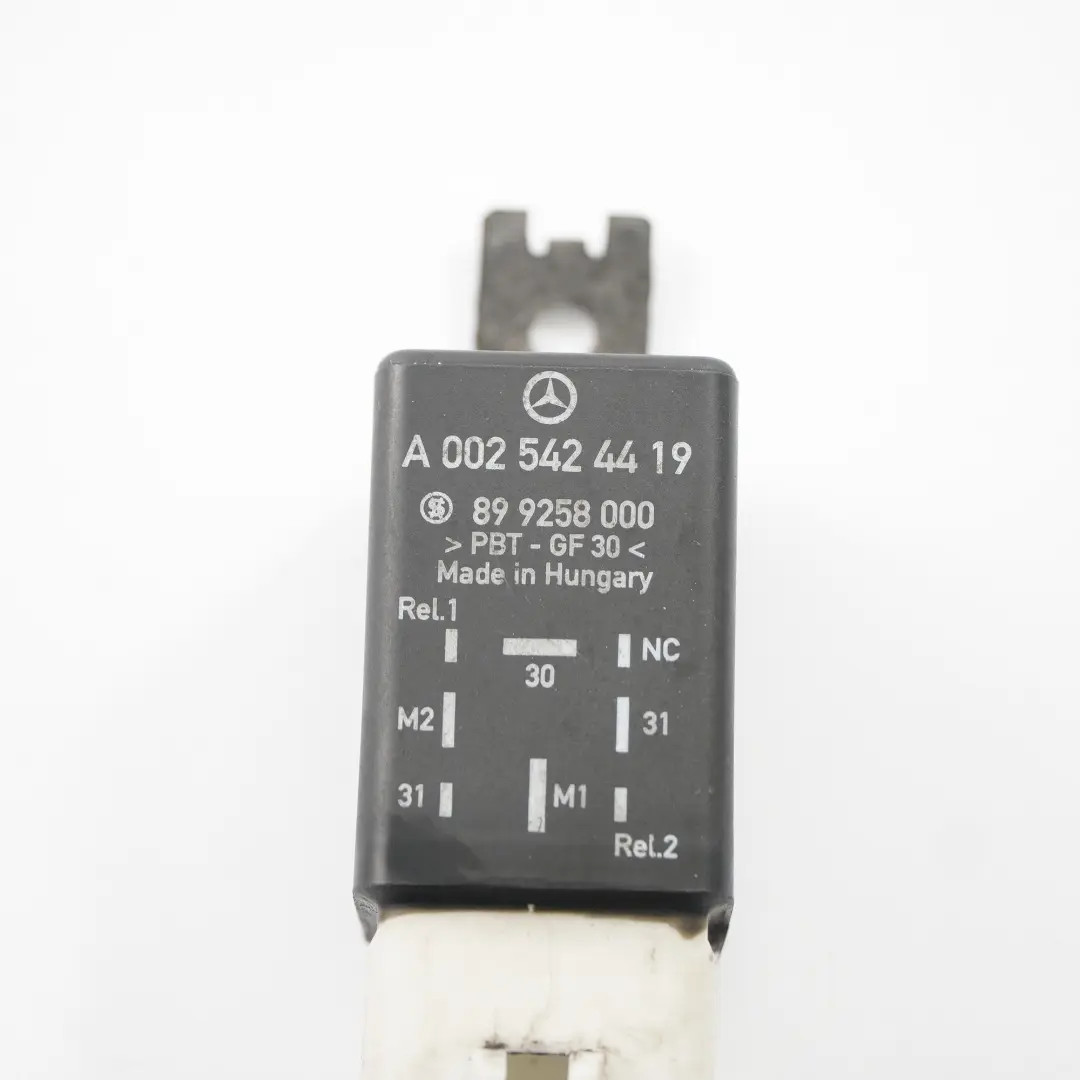 Kühlmittel Relais-Steuer modul für Mercedes Vito W639 mit Teilenummer A0025424419 Mercedes Vito W639 Kühlmittel Relais-Steuer modul - SKU A0025424419 - Teilenummer A0025424419
