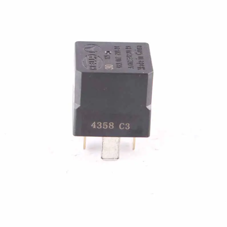 Relè Mercedes W176 W246 4 poli nero Hella 12V per con numero di parte A0025428019 Relè Mercedes W176 W246 4 poli nero Hella 12V - SKU A0025428019 - Numero di parte A0025428019