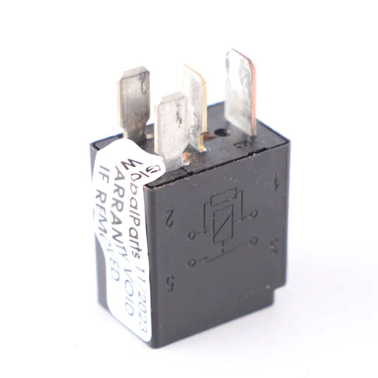 Mercedes W176 W204 C207 W212 C218 W246 Relé 4-Pin Negro Hella 12V - SKU A0025428319 - Número de pieza A0025428319