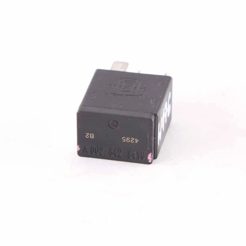 4-Pin Black Hella 12V to Relay Mercedes W176 W246 with Part number A0025428419 Relay Mercedes W176 W246 4-Pin Black Hella 12V - SKU A0025428419 - Part number A0025428419