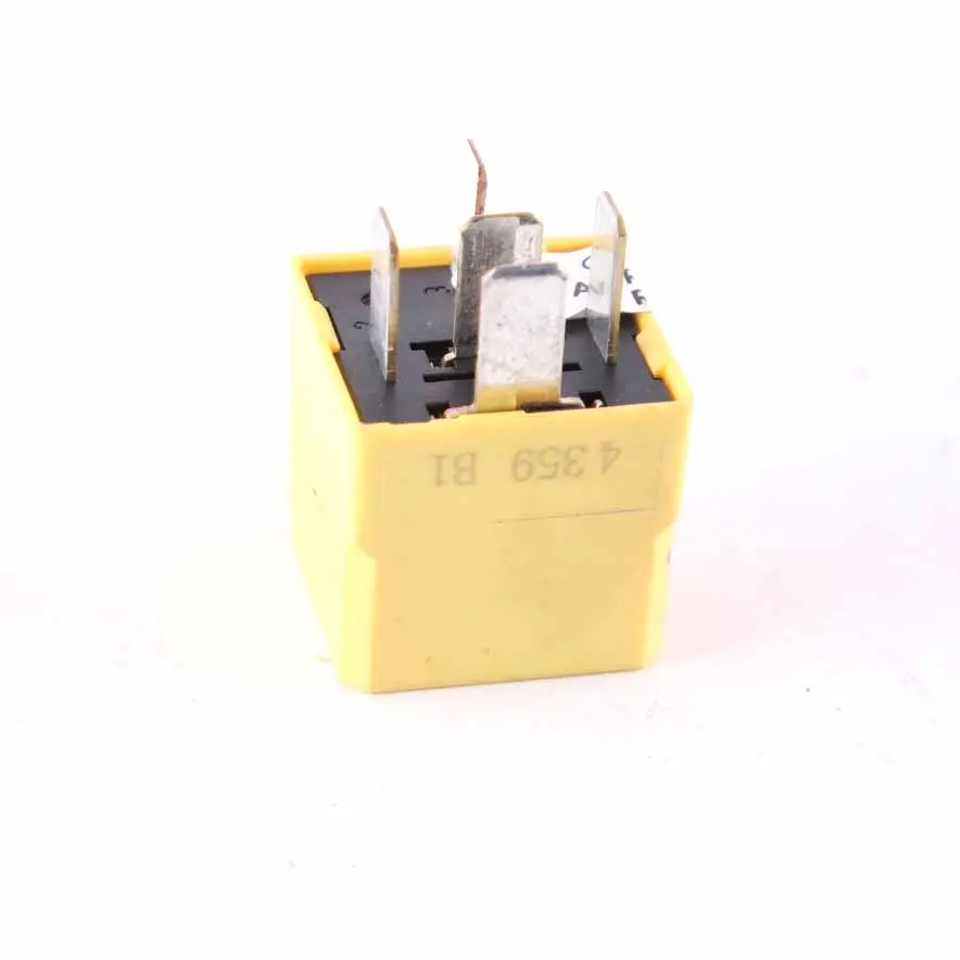 Relé Mercedes W176 W246 5 polos amarillo Hella 12V para con número de pieza A0025428919 Relé Mercedes W176 W246 5 polos amarillo Hella 12V - SKU A0025428919 - Número de pieza A0025428919