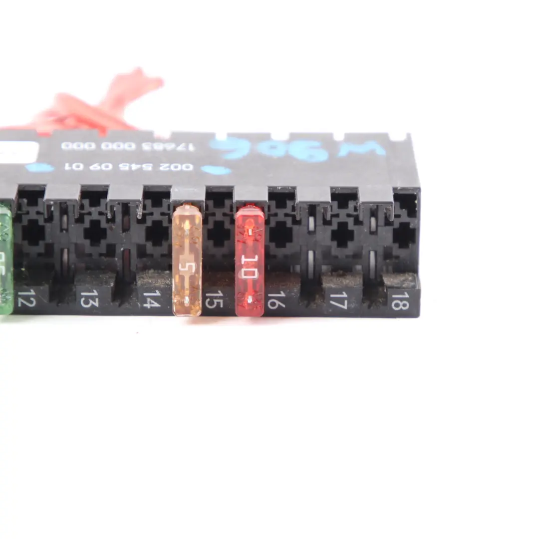 Portafusibles eléctrico Mercedes W169 W245 W906 Caja de Soporte para con número de pieza A0025450901 Portafusibles eléctrico Mercedes W169 W245 W906 Caja de Soporte - SKU A0025450901 - Número de pieza A0025450901